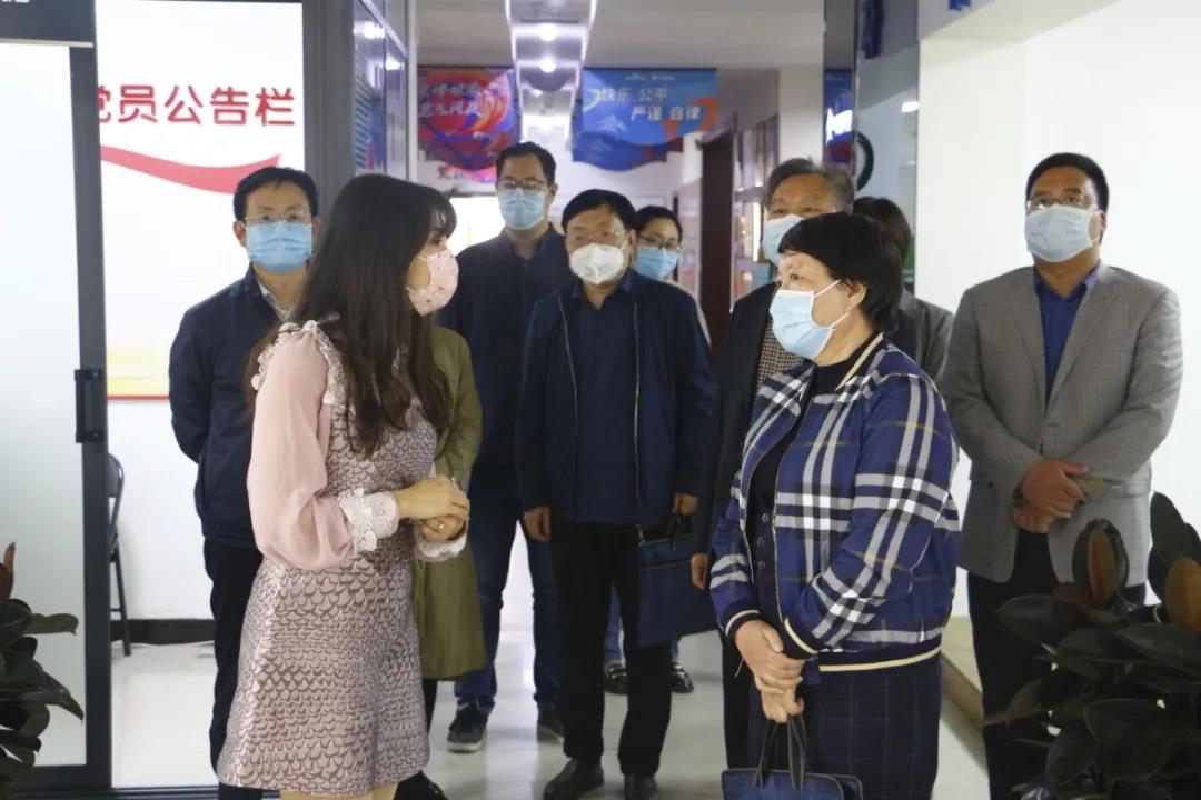 市人大財經委員會副主任委員、市人大常委會財經工委主任 衛華平一行蒞臨洛陽青峰進行復工復產情況工作指導！